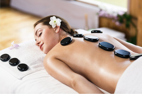 Masaje con piedras calientes